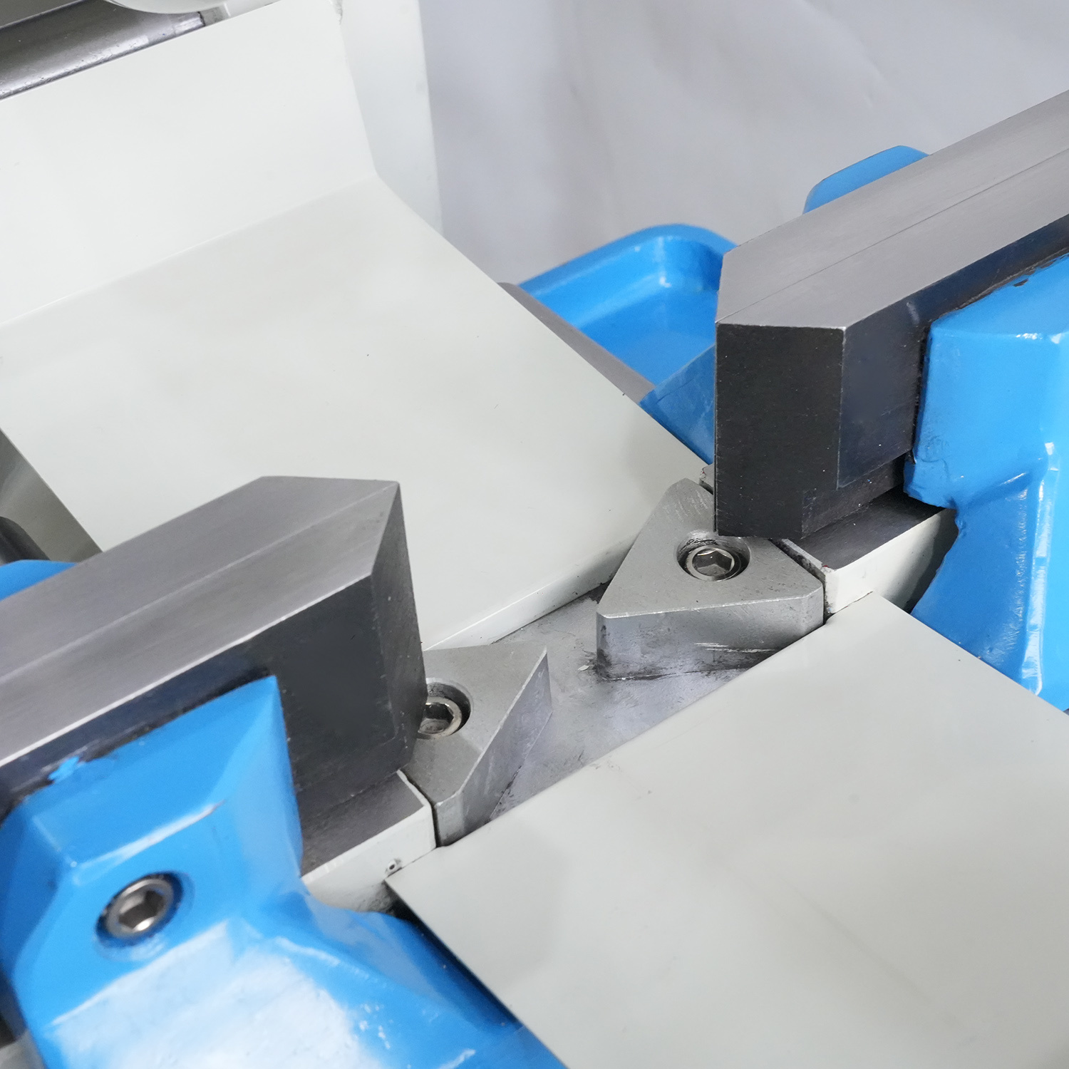 Brand Name Products High Precision Metal Pneumatic Type Circular Saw Machine Everising